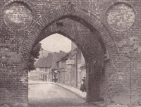 /album/strassen-und-platze/demminer-tor-6b-blick-stadtauswarts-1928-mit-demminer-strasse-2-web-jpg/